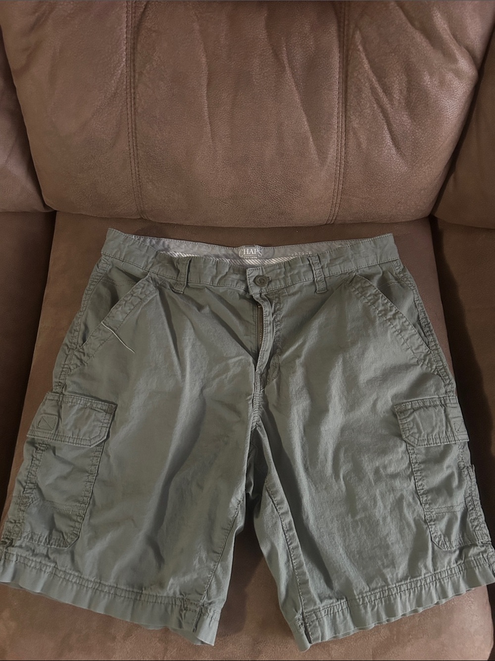 Men's Chaps Cargo Shorts in Olive Green 32 x 9